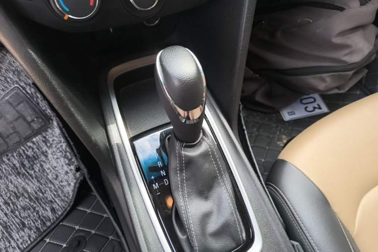 Used Chevrolet Monza 2022 320 Automatic Enjoyment Sunroof Version Gear Lever