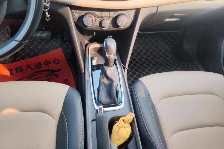 Used Chevrolet Monza 2022 320 Automatic Enjoyment Sunroof Version Gear Lever
