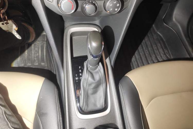 Used Chevrolet Monza 2022 320 Automatic Enjoyment Sunroof Version Gear Lever