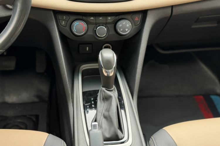 Used Chevrolet Monza 2022 320 Automatic Enjoyment Sunroof Version Gear Lever
