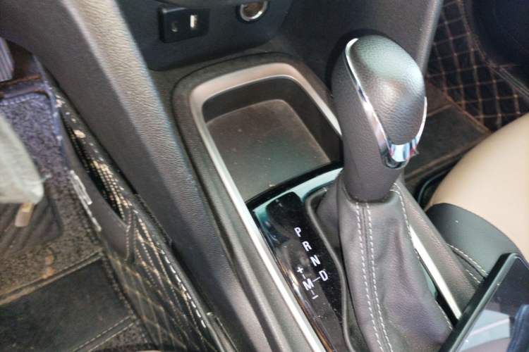 Used Chevrolet Monza 2022 320 Automatic Enjoyment Sunroof Version Gear Lever