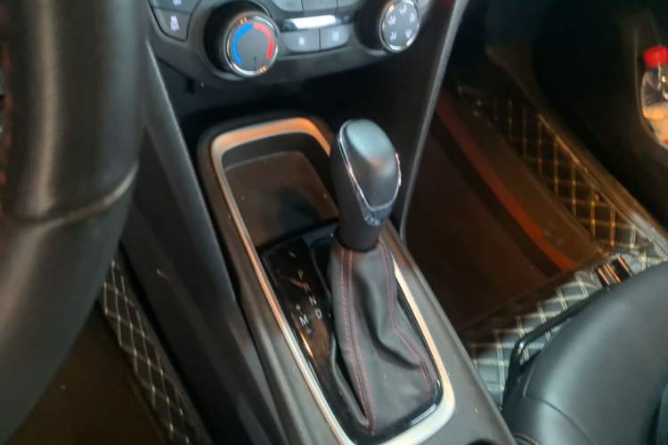Used Chevrolet Monza 2022 Light Hybrid RS 330T Automatic Comfort Edition Gear Lever