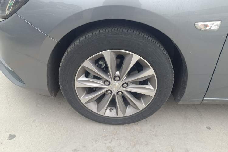 Used Chevrolet Monza 2022 320 Automatic Enjoyment Edition Left Front Wheel Hub