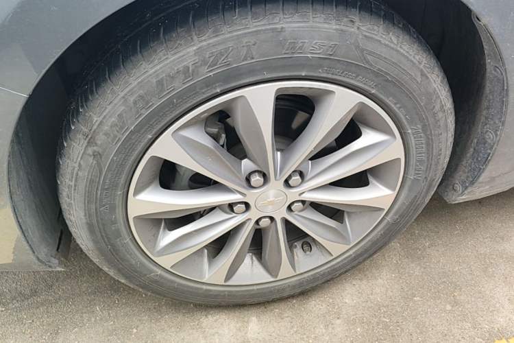 Used Chevrolet Monza 2022 320 Automatic Enjoyment Edition Left Front Wheel Hub