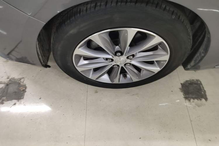 Used Chevrolet Monza 2022 320 Automatic Enjoyment Sunroof Version Left Front Wheel Hub
