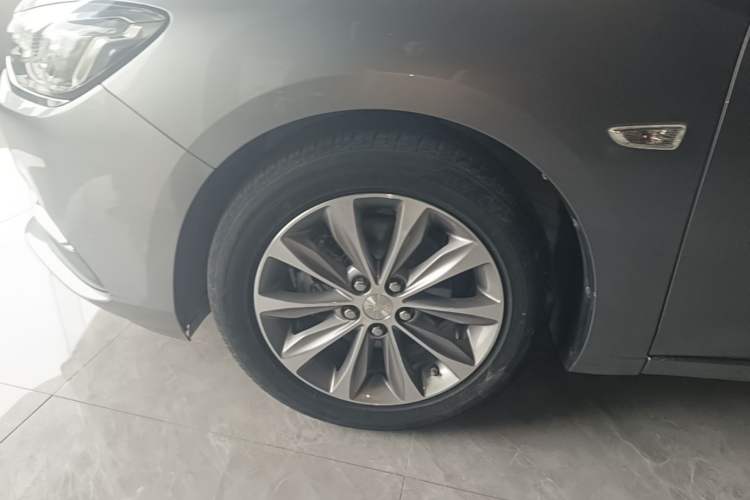 Used Chevrolet Monza 2022 320 Automatic Enjoyment Sunroof Version Left Front Wheel Hub