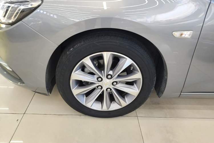 Used Chevrolet Monza 2022 320 Automatic Enjoyment Sunroof Version Left Front Wheel Hub