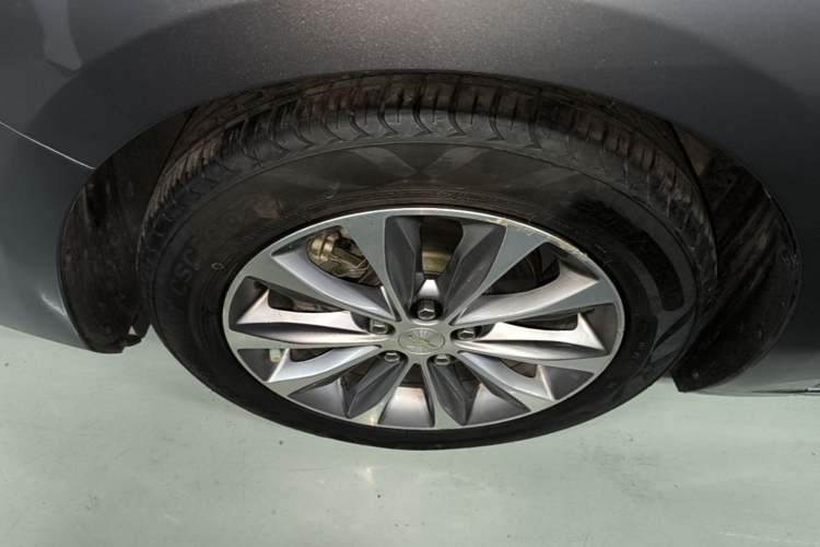 Used Chevrolet Monza 2022 320 Automatic Enjoyment Sunroof Version Left Front Wheel Hub