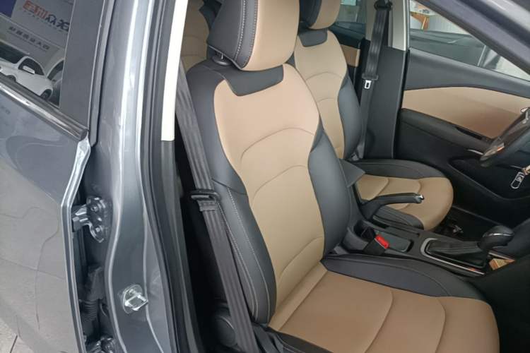 Used Chevrolet Monza 2022 320 Automatic Enjoyment Edition Right Front Seat