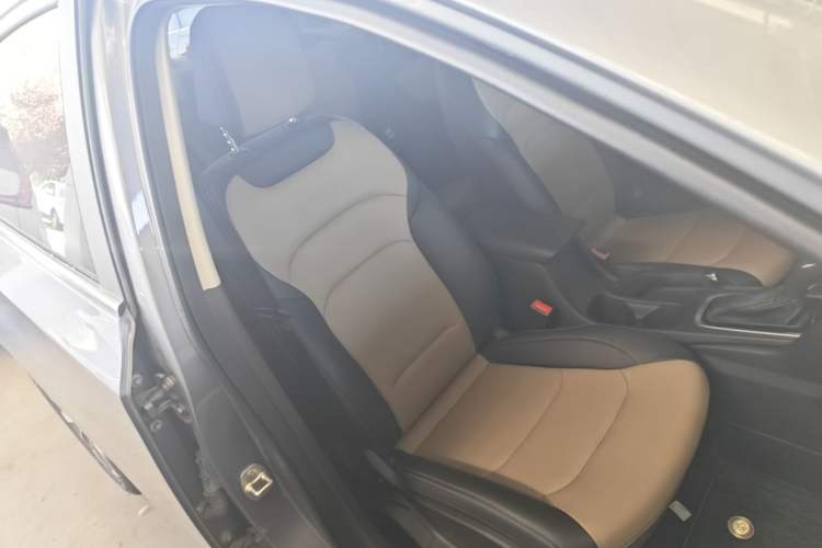 Used Chevrolet Monza 2022 320 Automatic Enjoyment Edition Right Front Seat