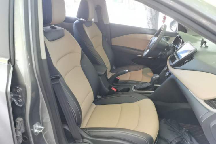 Used Chevrolet Monza 2022 320 Automatic Enjoyment Sunroof Version Right Front Seat