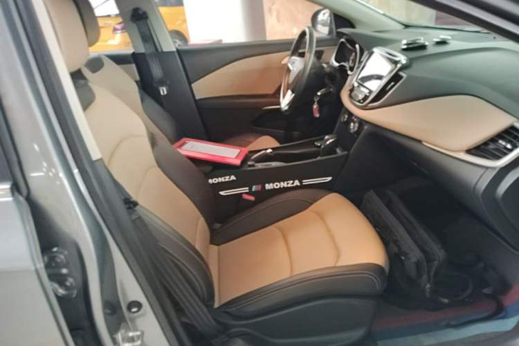 Used Chevrolet Monza 2022 320 Automatic Enjoyment Edition Right Front Seat