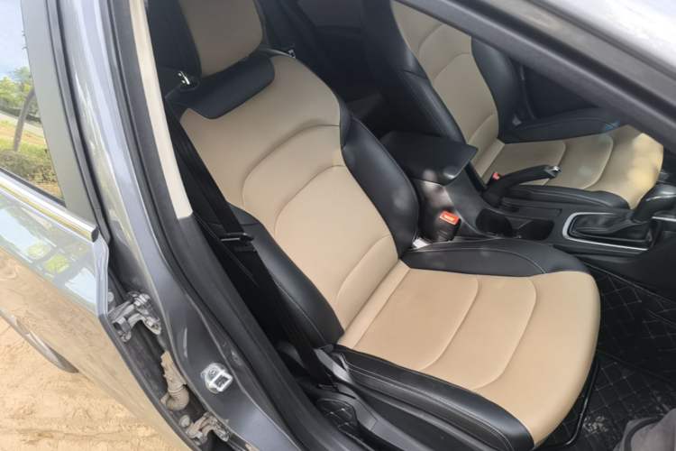 Used Chevrolet Monza 2022 320 Automatic Enjoyment Sunroof Version Right Front Seat