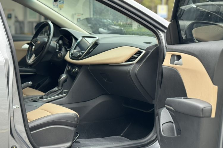 Used Chevrolet Monza 2022 320 Automatic Enjoyment Sunroof Version Right Front Seat