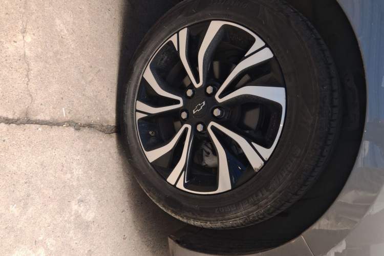 Used Chevrolet Monza 2022 Light Hybrid RS 330T Automatic Comfort Edition Right Front Wheel Hub