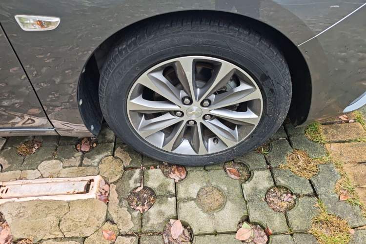 Used Chevrolet Monza 2022 320 Automatic Enjoyment Sunroof Version Right Front Wheel Hub