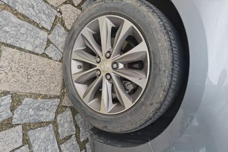 Used Chevrolet Monza 2022 320 Automatic Enjoyment Sunroof Version Right Front Wheel Hub