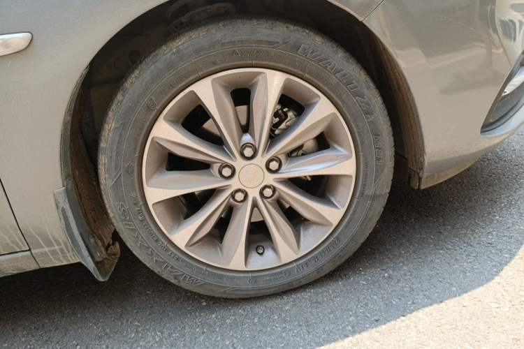 Used Chevrolet Monza 2022 320 Automatic Enjoyment Edition Right Front Wheel Hub