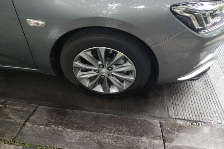 Used Chevrolet Monza 2022 320 Automatic Enjoyment Sunroof Version Right Front Wheel Hub