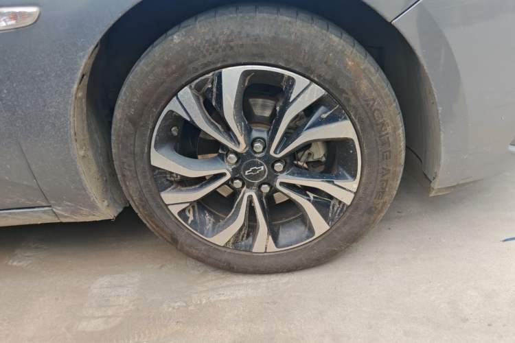 Used Chevrolet Monza 2022 Light Hybrid RS 330T Automatic Comfort Edition Right Front Wheel Hub