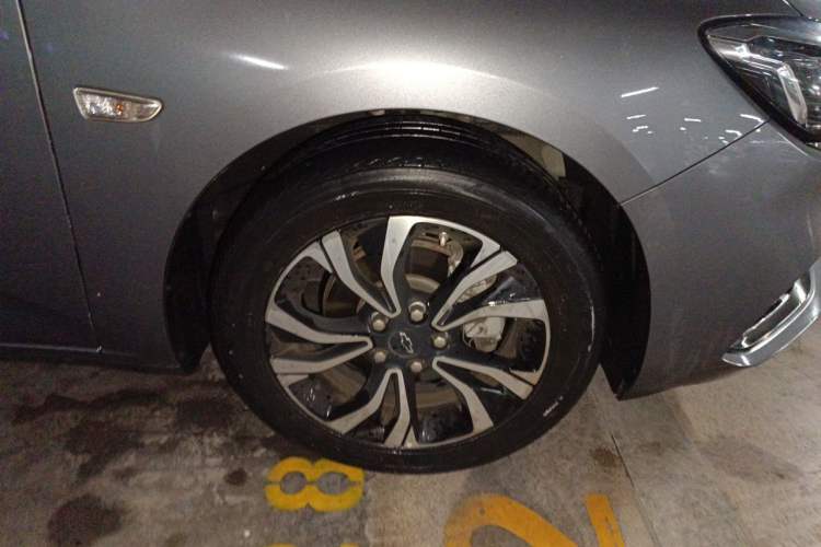 Used Chevrolet Monza 2022 Light Hybrid RS 330T Automatic Comfort Edition Right Front Wheel Hub