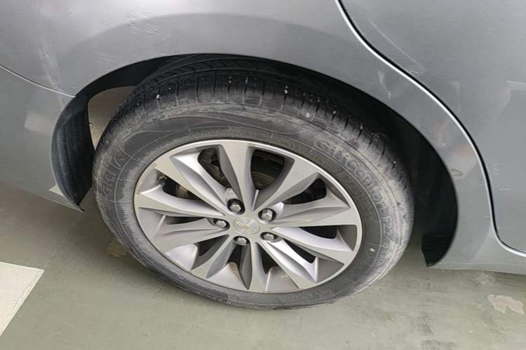 Used Chevrolet Monza 2022 320 Automatic Enjoyment Sunroof Version Right Rear Wheel Hub