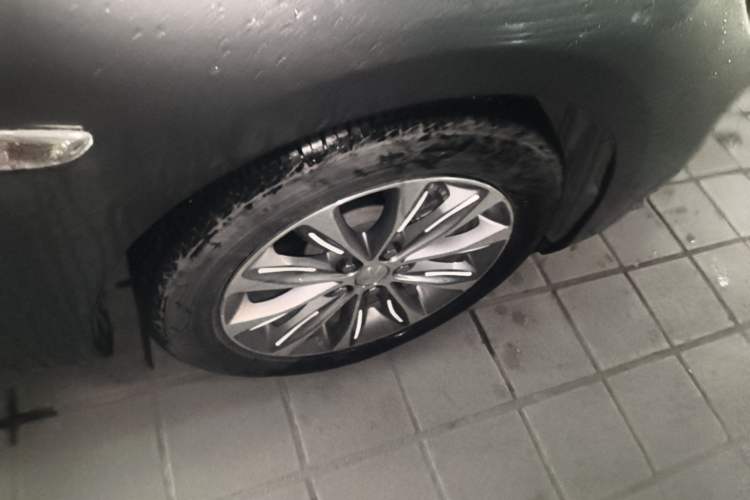 Used Chevrolet Monza 2022 320 Automatic Enjoyment Sunroof Version Right Rear Wheel Hub