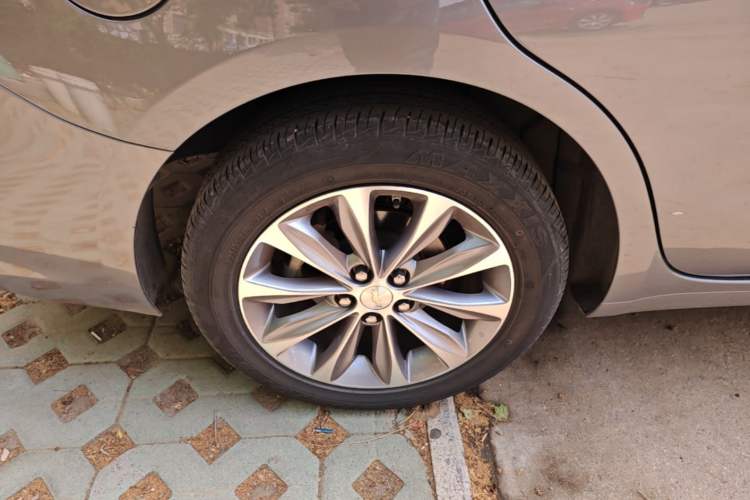 Used Chevrolet Monza 2022 320 Automatic Enjoyment Sunroof Version Right Rear Wheel Hub