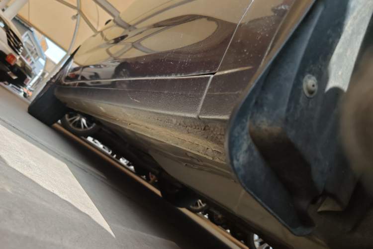 Used Chevrolet Monza 2022 320 Automatic Enjoyment Sunroof Version Right Side Sill