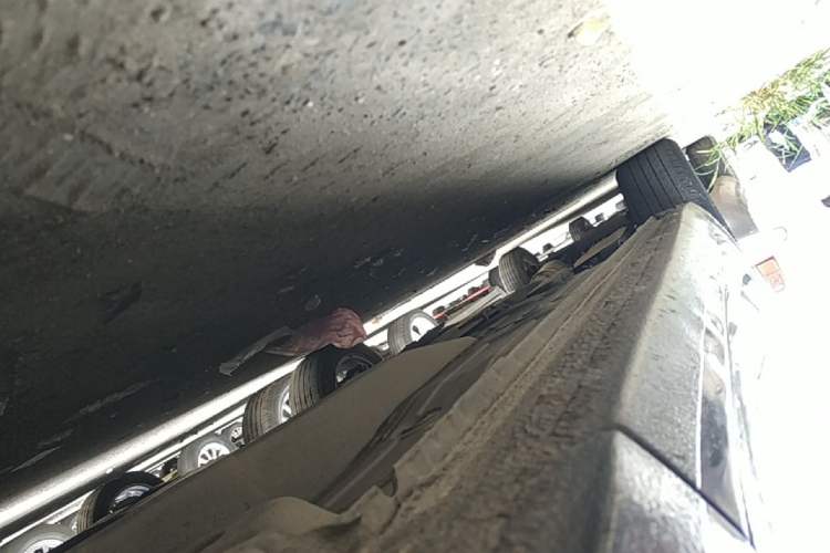 Used Chevrolet Monza 2022 320 Automatic Enjoyment Sunroof Version Right Side Sill