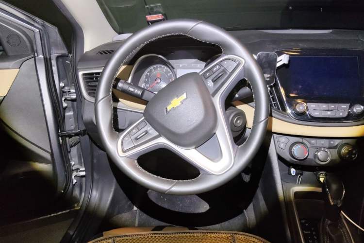 Used Chevrolet Monza 2022 320 Automatic Enjoyment Sunroof Version Steering Wheel