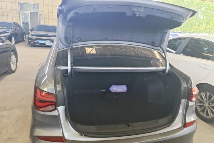Used Chevrolet Monza 2022 320 Automatic Enjoyment Edition Trunk