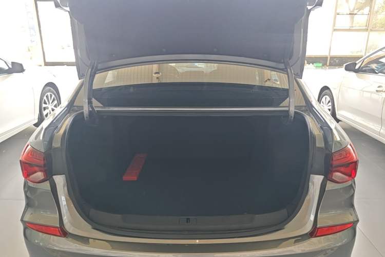Used Chevrolet Monza 2022 320 Automatic Enjoyment Sunroof Version Trunk
