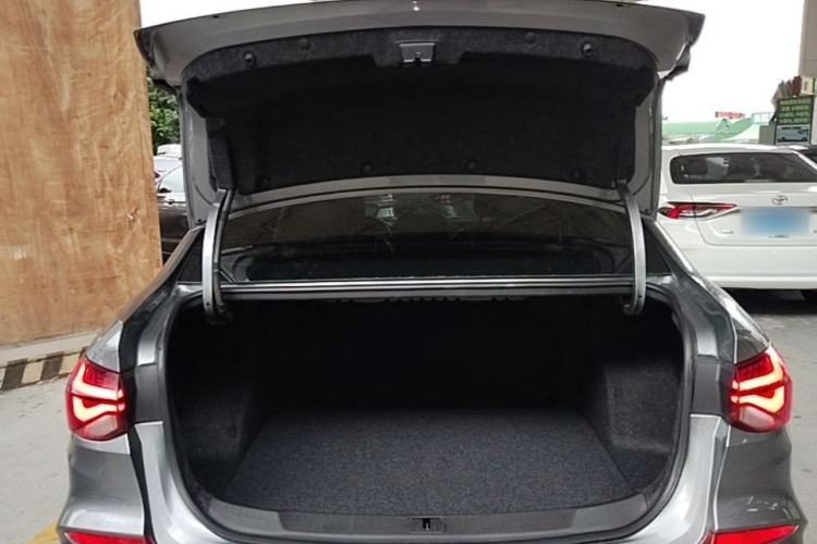Used Chevrolet Monza 2022 320 Automatic Enjoyment Edition Trunk