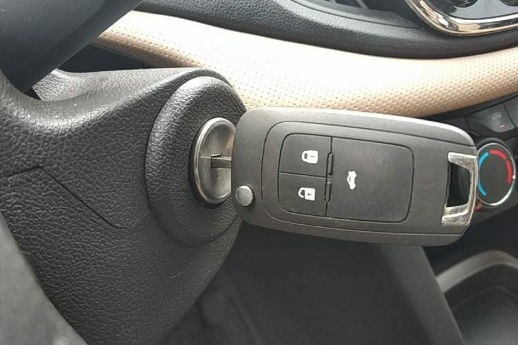 Used Chevrolet Monza 2022 320 Automatic Enjoyment Sunroof Version Vehicle Key