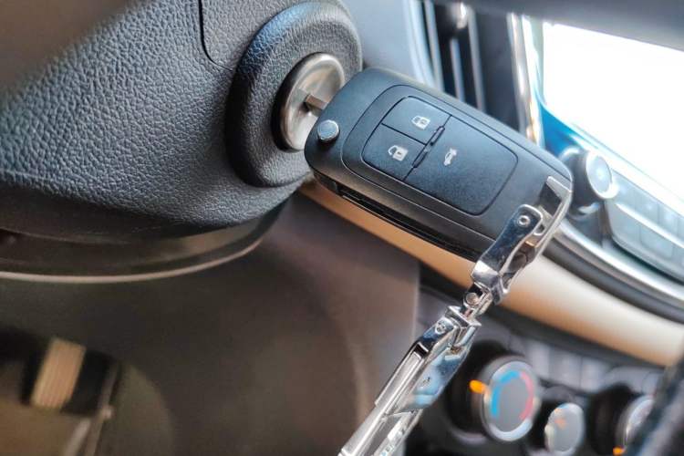 Used Chevrolet Monza 2022 320 Automatic Enjoyment Sunroof Version Vehicle Key