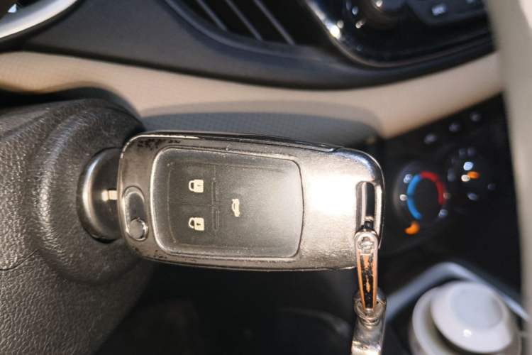 Used Chevrolet Monza 2022 320 Automatic Enjoyment Sunroof Version Vehicle Key