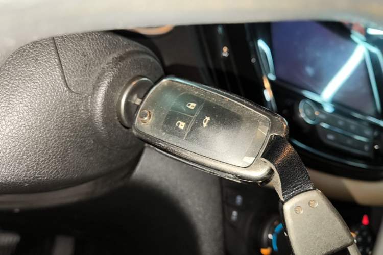 Used Chevrolet Monza 2022 320 Automatic Enjoyment Sunroof Version Vehicle Key