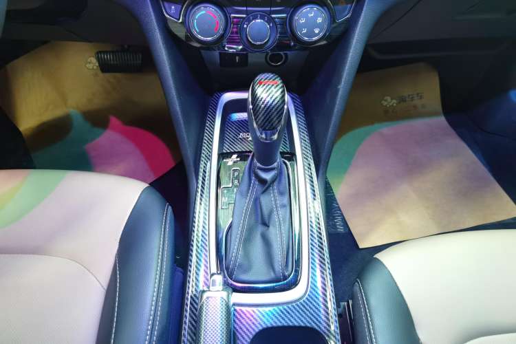 Used Chevrolet Monza 2022 320 Automatic Enjoyment Edition Gear Lever