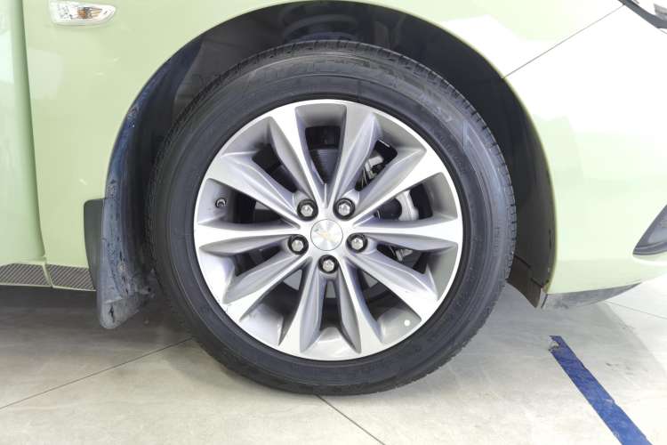 Used Chevrolet Monza 2022 320 Automatic Enjoyment Edition Right Front Wheel Hub
