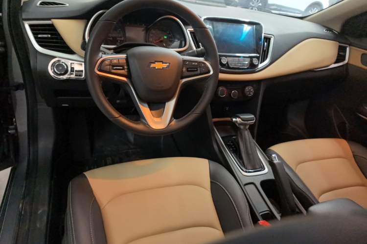Used Chevrolet Monza 2022 320 Automatic Enjoyment Sunroof Version Center Console