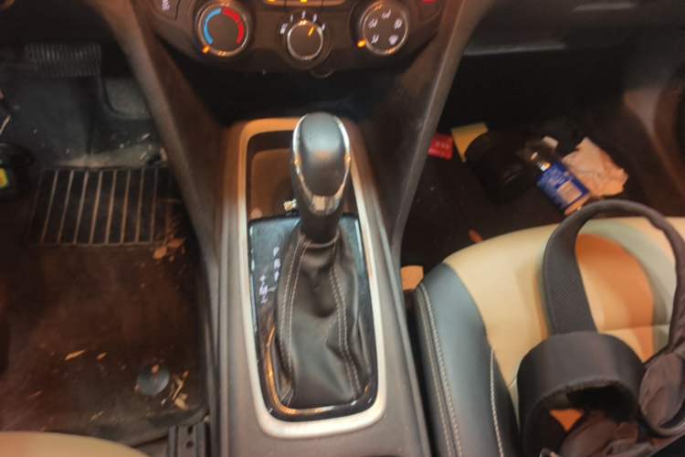 Used Chevrolet Monza 2022 320 Automatic Enjoyment Sunroof Version Gear Lever