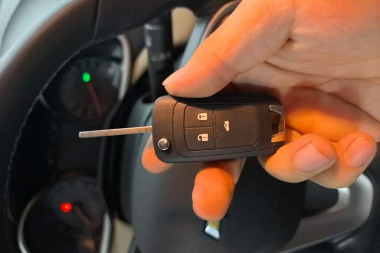 Used Chevrolet Monza 2022 320 Automatic Enjoyment Sunroof Version Vehicle Key