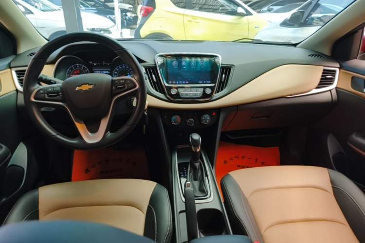 Used Chevrolet Monza 2022 320 Automatic Enjoyment Sunroof Version Center Console