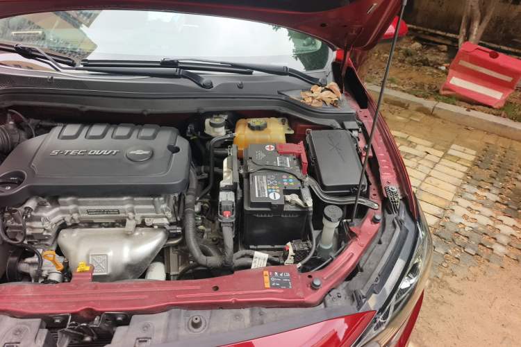 Used Chevrolet Monza 2022 320 Automatic Enjoyment Sunroof Version Engine Bay Left