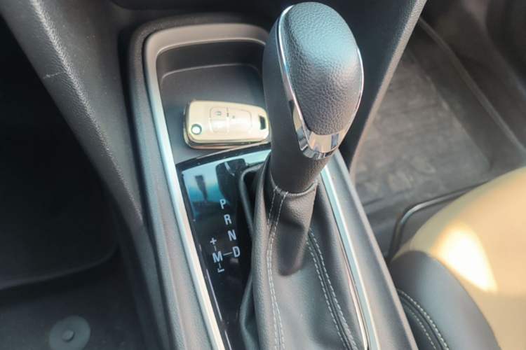Used Chevrolet Monza 2022 320 Automatic Enjoyment Sunroof Version Gear Lever