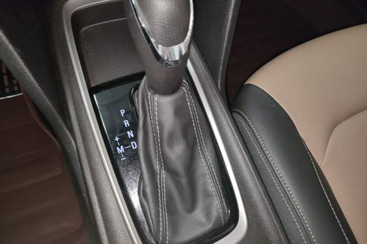 Used Chevrolet Monza 2022 320 Automatic Enjoyment Sunroof Version Gear Lever