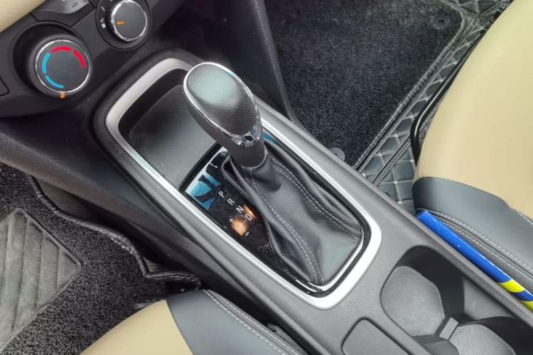 Used Chevrolet Monza 2022 320 Automatic Enjoyment Sunroof Version Gear Lever