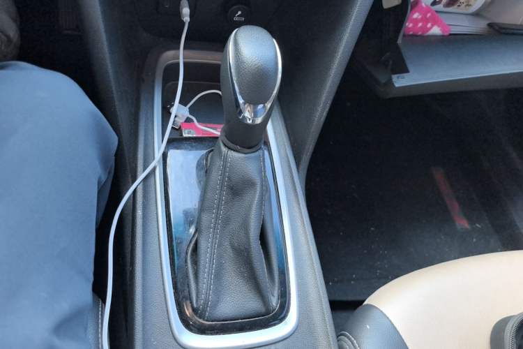Used Chevrolet Monza 2022 320 Automatic Enjoyment Sunroof Version Gear Lever