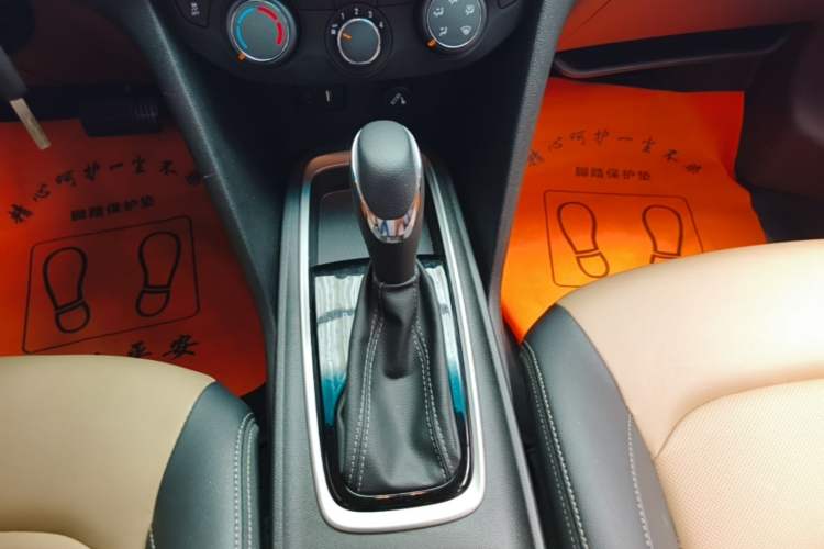 Used Chevrolet Monza 2022 320 Automatic Enjoyment Sunroof Version Gear Lever